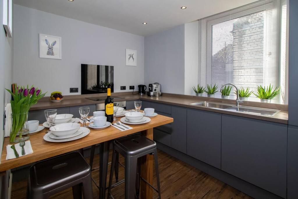 הלנסבורג An Steisean With Office - Comet Apartments מראה חיצוני תמונה